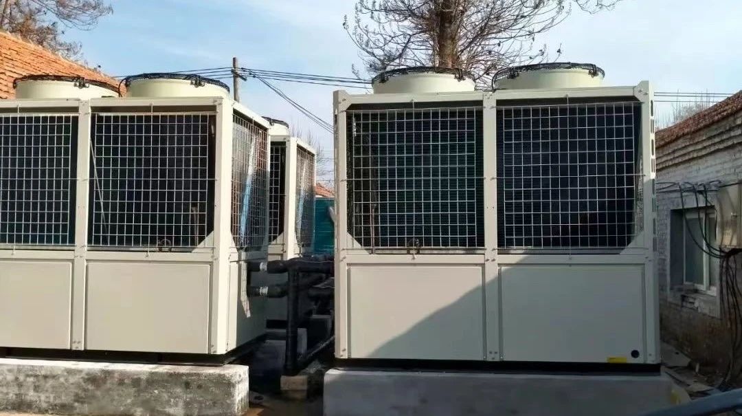花卉大棚冬季采用水源熱泵供暖，使蝴蝶蘭達到最適宜生長的溫度